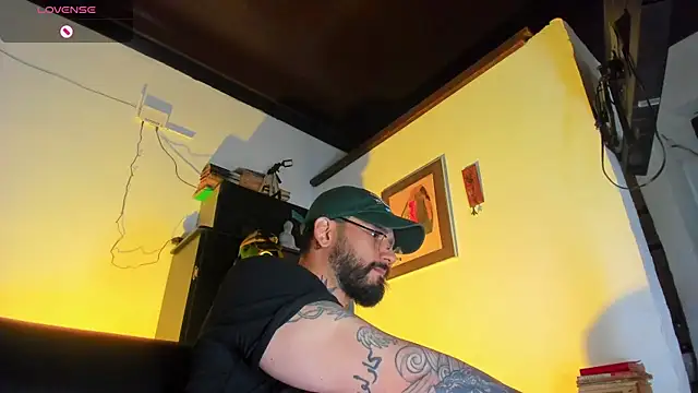 Snapshot of CamiloGray_ chatting on October 10, 2:49 pm CamiloGray online show from October 10, 2:49 pm