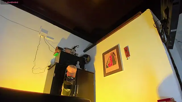 Snapshot of CamiloGray_ chatting on October 14, 1:56 pm CamiloGray online show from October 14, 1:56 pm
