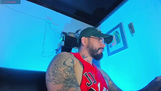 Snapshot of CamiloGray_ chatting on October 15, 1:55 pm CamiloGray online show from October 15, 1:55 pm