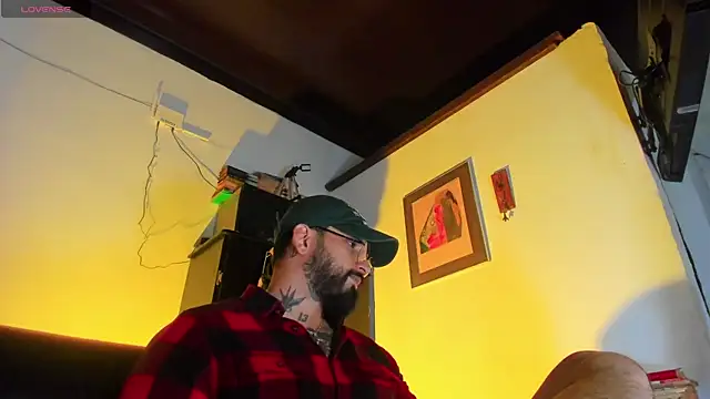Snapshot of CamiloGray_ chatting on October 17, 3:25 pm CamiloGray online show from October 17, 3:25 pm