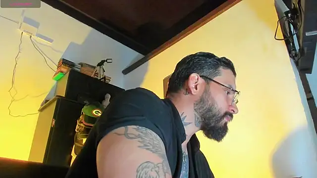 Snapshot of CamiloGray_ chatting on October 20, 1:44 pm CamiloGray online show from October 20, 1:44 pm