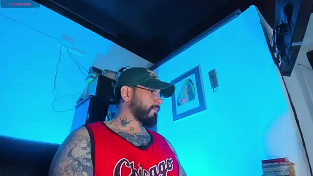 Snapshot of CamiloGray_ chatting on October 21, 1:56 pm CamiloGray online show from October 21, 1:56 pm