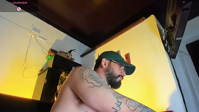 Snapshot of CamiloGray_ chatting on October 23, 1:54 pm CamiloGray online show from October 23, 1:54 pm