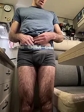 Snapshot of Hairy_athlete chatting on December 9, 8:01 pm Hairy athlete online show from December 9, 8:01 pm