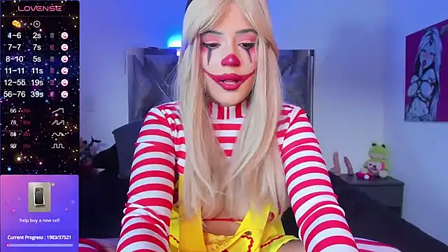 Snapshot of cutesarah_ chatting on December 1, 9:04 pm cutesarah  online show from December 1, 9:04 pm