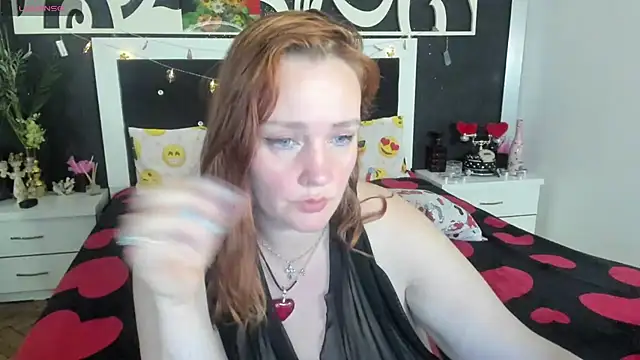 Snapshot of SinFulTitsDD chatting on December 22, 9:20 pm SinFulTitsDD online show from December 22, 9:20 pm