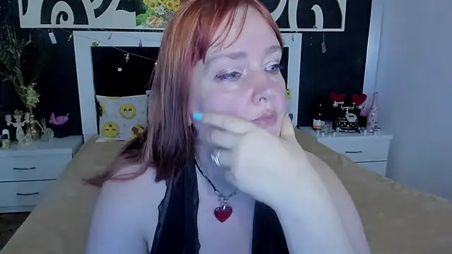 Snapshot of SinFulTitsDD chatting on January 5, 1:24 am SinFulTitsDD online show from January 5, 1:24 am