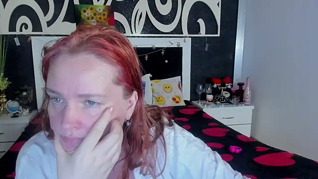 Snapshot of SinFulTitsDD chatting on February 11, 12:28 am SinFulTitsDD online show from February 11, 12:28 am