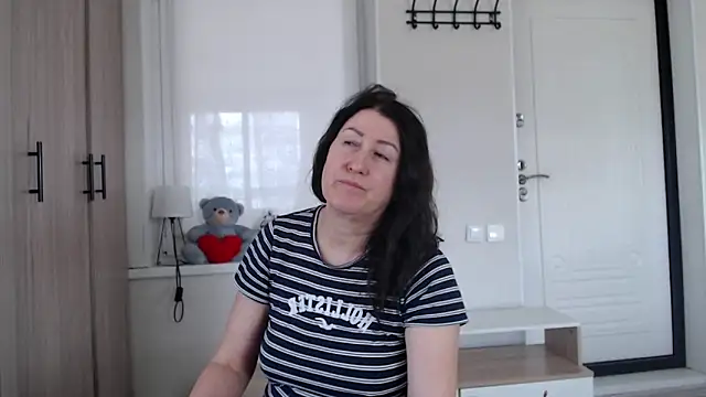 Snapshot of increible_della chatting on April 30, 6:42 am increible della online show from April 30, 6:42 am