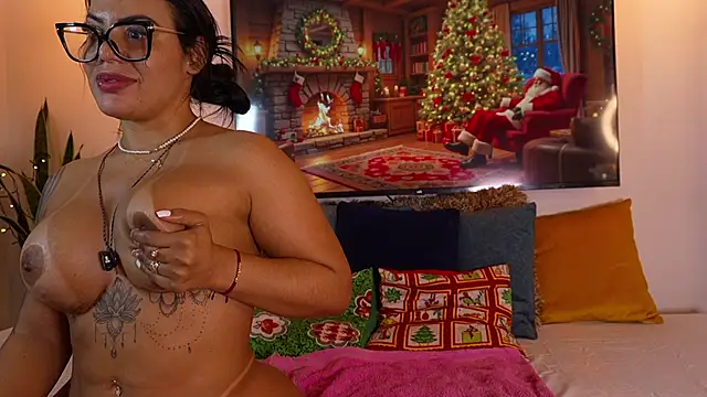Snapshot of anyiled_hot chatting on December 21, 8:18 am anyiled hot online show from December 21, 8:18 am