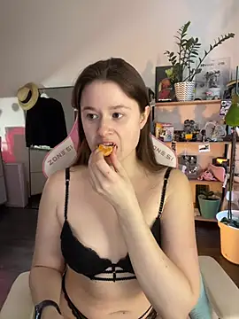 sweetest pie online show from April 13, 4:01 pm