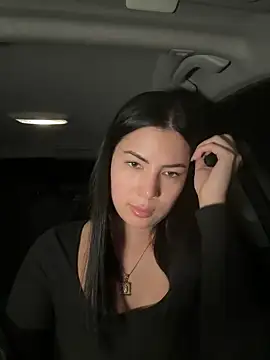 clairewntr online show from December 11, 9:34 pm