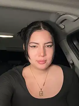 clairewntr online show from December 12, 9:37 pm