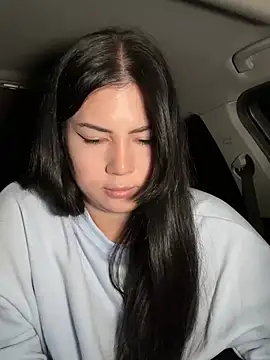 clairewntr online show from December 17, 4:32 pm