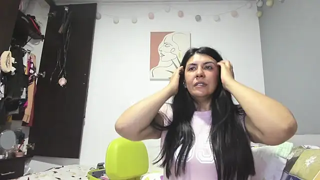 aisha latina online show from December 6, 12:02 am