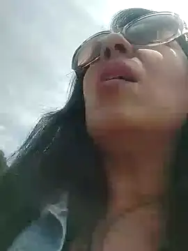 aisha latina online show from December 13, 4:27 pm