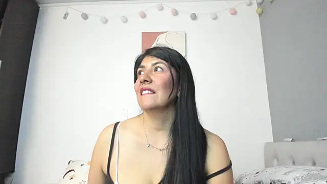 aisha latina online show from January 15, 4:54 pm