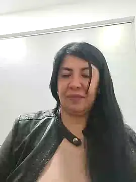 aisha latina online show from January 27, 3:50 pm