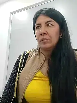 aisha latina online show from February 11, 5:40 pm