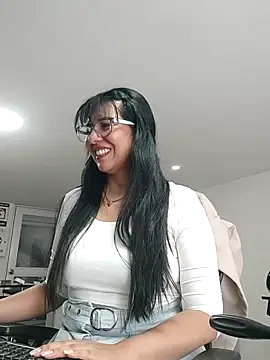 aisha latina online show from November 14, 3:44 pm