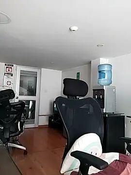 aisha latina online show from March 5, 3:08 pm