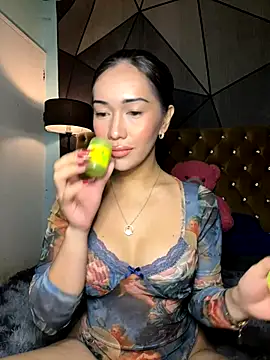 Jasmine Elcock online show from October 4, 8:01 am