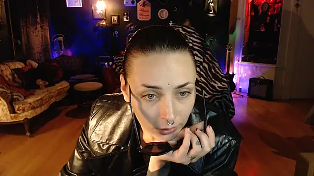 Snapshot of gothstripper chatting on October 30, 11:27 pm gothstripper online show from October 30, 11:27 pm