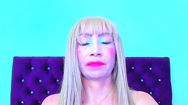 Snapshot of almabeckelt chatting on October 1, 7:31 pm almabeckelt online show from October 1, 7:31 pm