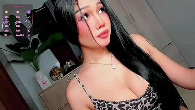 Snapshot of Icon1c_LiLy chatting on May 17, 5:31 pm Icon1c LiLy online show from May 17, 5:31 pm
