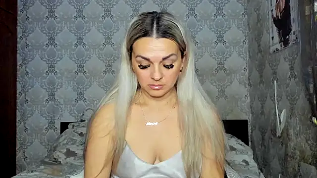 Snapshot of NicoletMoore chatting on December 17, 8:10 pm NicoletMoore online show from December 17, 8:10 pm