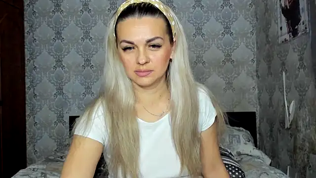 Snapshot of NicoletMoore chatting on December 19, 8:44 pm NicoletMoore online show from December 19, 8:44 pm