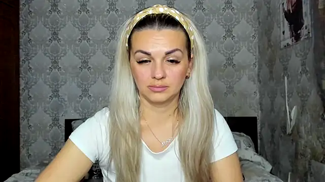 Snapshot of NicoletMoore chatting on December 19, 11:46 pm NicoletMoore online show from December 19, 11:46 pm