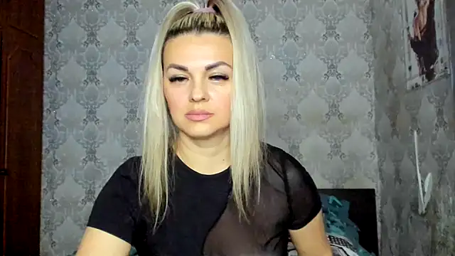 Snapshot of NicoletMoore chatting on January 7, 8:42 pm NicoletMoore online show from January 7, 8:42 pm