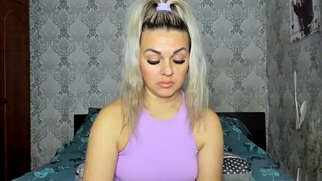 Snapshot of NicoletMoore chatting on January 17, 8:33 pm NicoletMoore online show from January 17, 8:33 pm