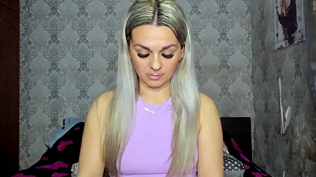 Snapshot of NicoletMoore chatting on March 3, 8:43 pm NicoletMoore online show from March 3, 8:43 pm