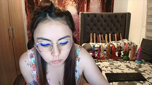 Snapshot of sofia23dirty chatting on July 6, 10:23 pm sofia23dirty online show from July 6, 10:23 pm
