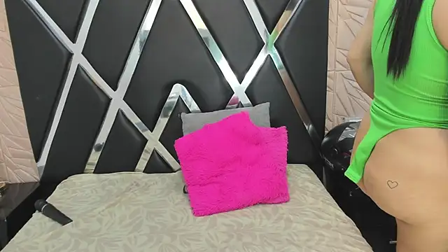 Snapshot of MiaCelestte chatting on January 2, 8:02 pm MiaCelestte online show from January 2, 8:02 pm