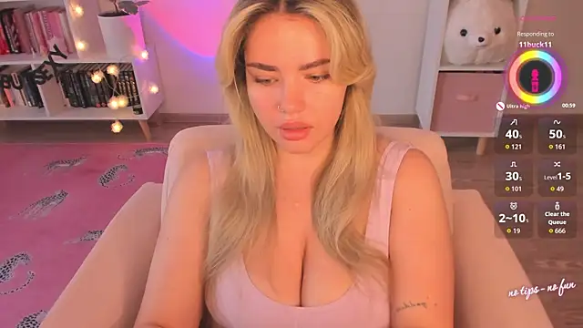 Snapshot of pussy-kattt chatting on October 1, 5:35 am pussy-kattt online show from October 1, 5:35 am
