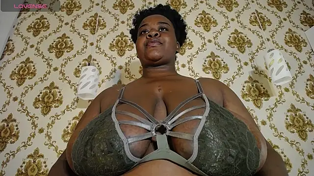 Snapshot of KARATIBBY_COX chatting on April 14, 12:55 pm KARATIBBY COX online show from April 14, 12:55 pm