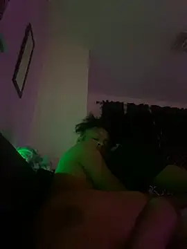 Snapshot of CutieFrmthehood chatting on December 2, 2:53 am CutieFrmthehood online show from December 2, 2:53 am