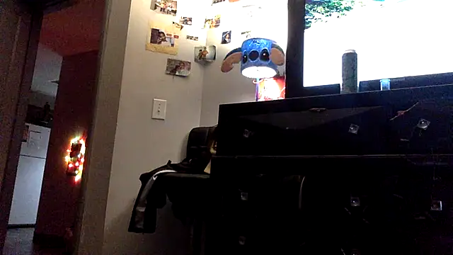 Snapshot of CutieFrmthehood chatting on February 24, 1:14 am CutieFrmthehood online show from February 24, 1:14 am