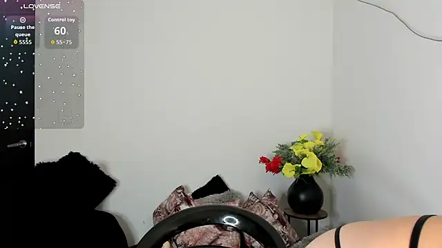 Snapshot of alissondomitt chatting on September 29, 8:02 pm alissondomitt online show from September 29, 8:02 pm