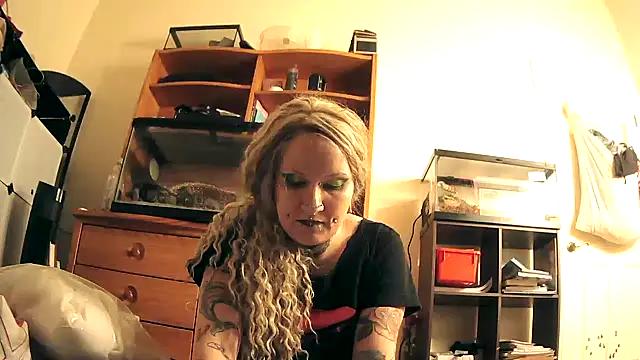 Snapshot of dejadeloree chatting on February 5, 3:02 am dejadeloree online show from February 5, 3:02 am