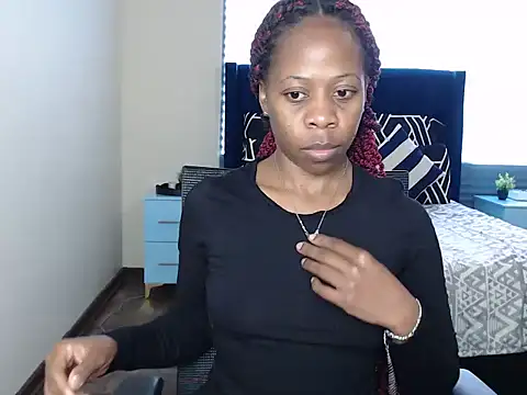 QUEENMANDYY online show from June 18, 9:25 am