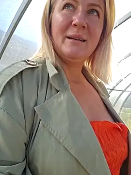 Snapshot of Marushka chatting on September 25, 7:34 am Marushka online show from September 25, 7:34 am