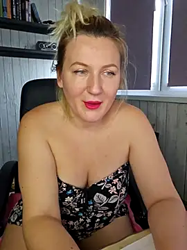 Snapshot of Marushka chatting on October 23, 9:08 am Marushka online show from October 23, 9:08 am