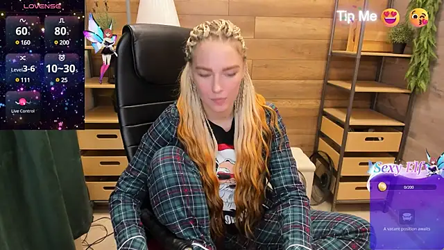 Snapshot of _fiona_Love chatting on December 3, 9:23 pm  fiona Love online show from December 3, 9:23 pm