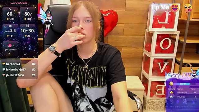 Snapshot of _fiona_Love chatting on March 10, 9:18 pm  fiona Love online show from March 10, 9:18 pm