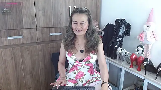 magenta maturr online show from December 19, 8:05 pm