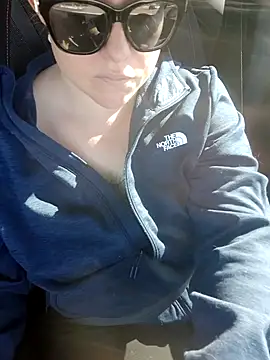 Snapshot of julimonroe chatting on February 13, 5:33 pm julimonroe online show from February 13, 5:33 pm